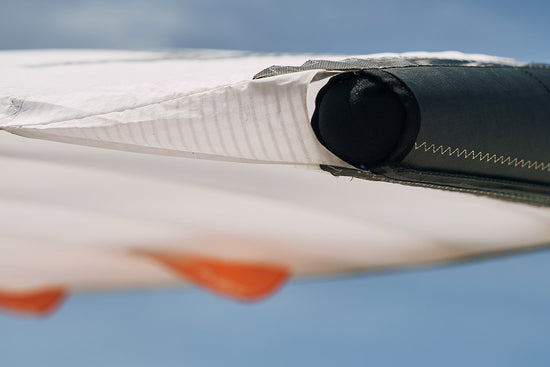 Ozone Fusion V1 Detailansicht der optimierten Wingtips des Wingfoil Wings.