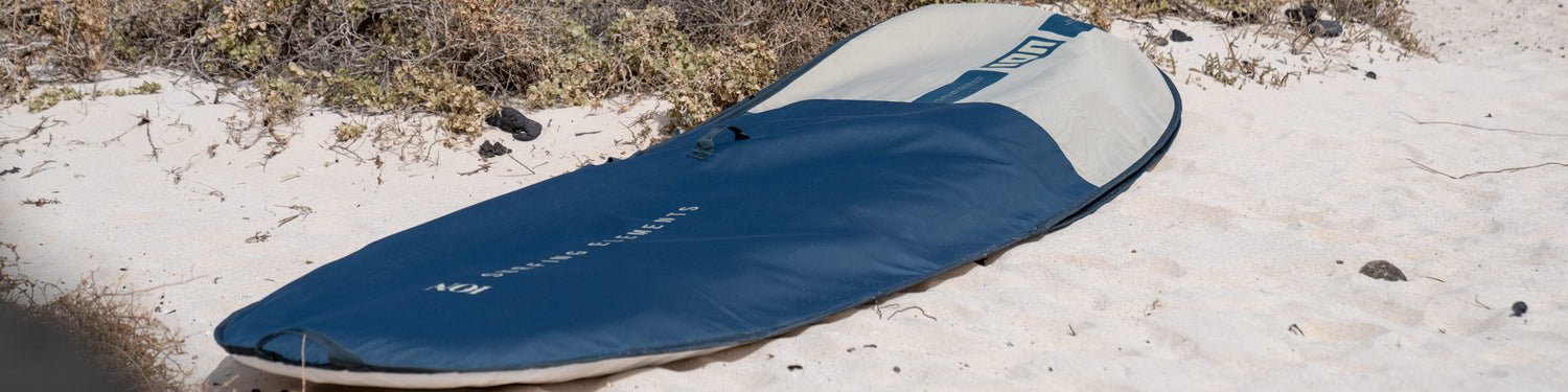 ION SUP Board Bag im Sand.
