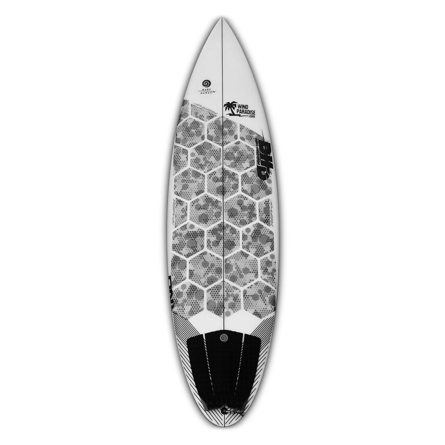 Installierte RSPro Hexa Traction Camo Edition auf einen Surfboard vor weißem Hintergrund.